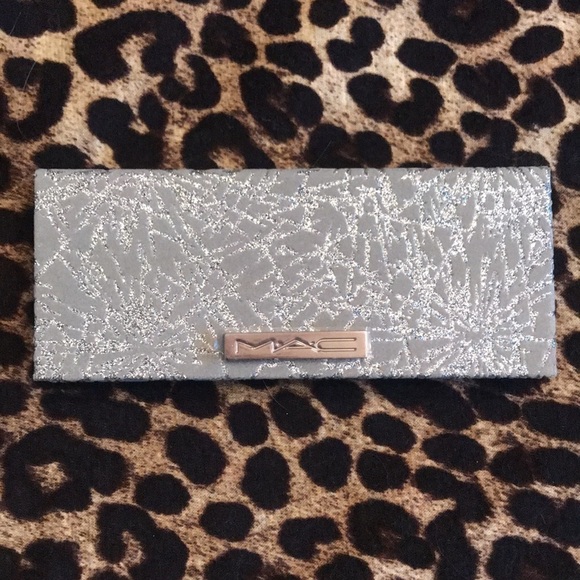 Brand New MAC Cosmetics Flashing Ice Extra Dimension Skinfinish Highlighter Trio - Picture 4 of 13